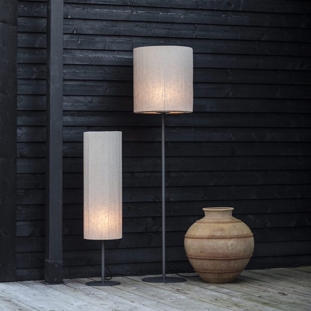 Buitenvloerlamp Agnar Zwart & Wit Stoffen Kap | Acryl Dralon | Weerbestendig IP44 | Hoogte 156 cm | PR Home