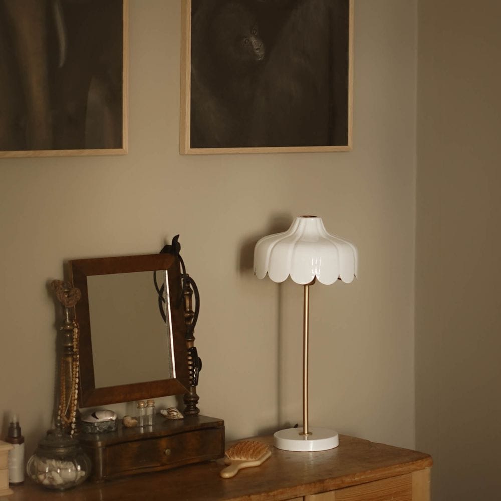 Tafellamp Wells Wit | Metaal met Gouden Kern | Bloemeninspiratie | Hoogte 50 cm | PR Home