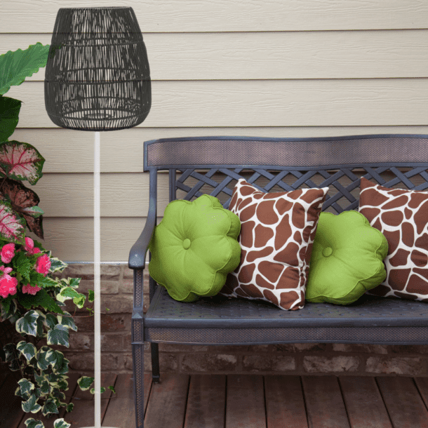 Buitenvloerlamp Agnar Wit & Zwart Saigon Scherm | Kunstrotan | Weerbestendig IP44 | Hoogte 154 cm | PR Home