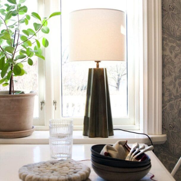 Tafellamp Aira | Oliehoudend Messing & Witte Kap | Hoogte 65 cm | PR Home