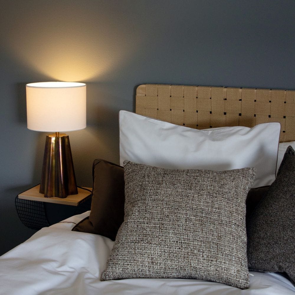 Tafellamp Aira | Oliehoudend Messing & Witte Kap | Hoogte 50 cm | PR Home